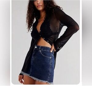 We The Free Denim Mini Skirt‎ Frayed Hem Dark Wash Preppy Minimalist Summer Sz 8